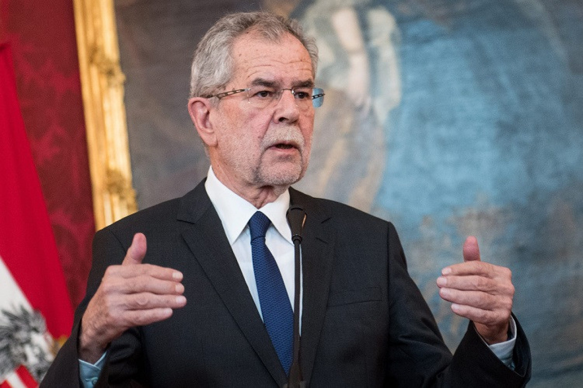 Avstriya prezidenti ölkədə hökumət böhranı yarandığını elan edib