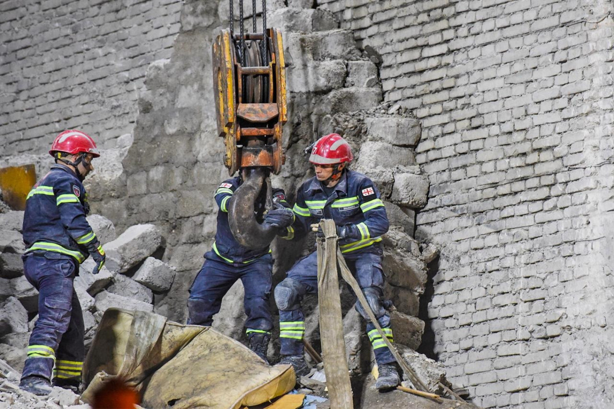 Число погибших в результате обрушения здания в Батуми достигло 9 человек-ОБНОВЛЕНО-4 