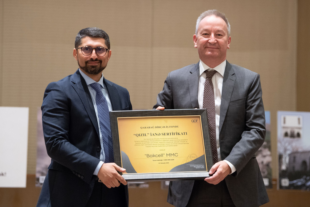 Компания Bakcell получила «Золотой Сертификат о пожертвовании» от Фонда возрождения Карабаха 