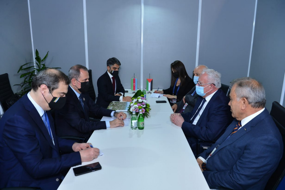 Джейхун Байрамов встретился с министром иностранных дел Палестины