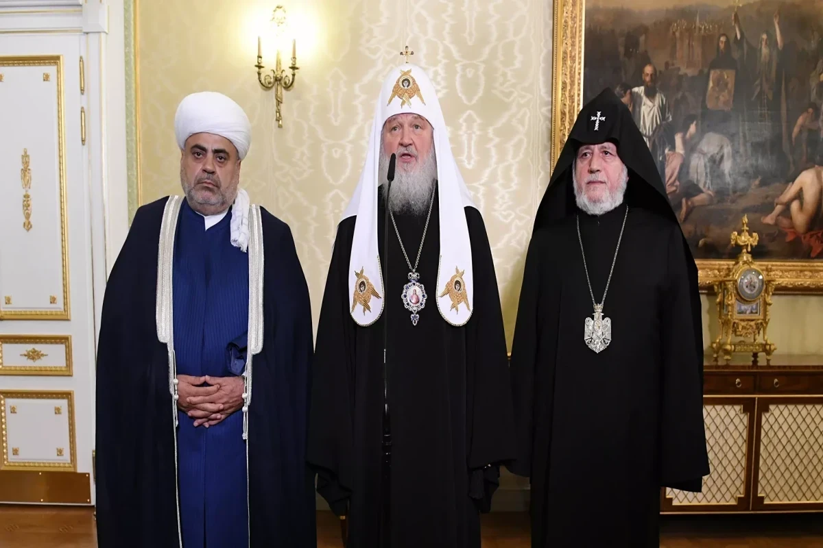 Аллахшукюр Пашазаде, Патриарх Кирилл и Гарегин II