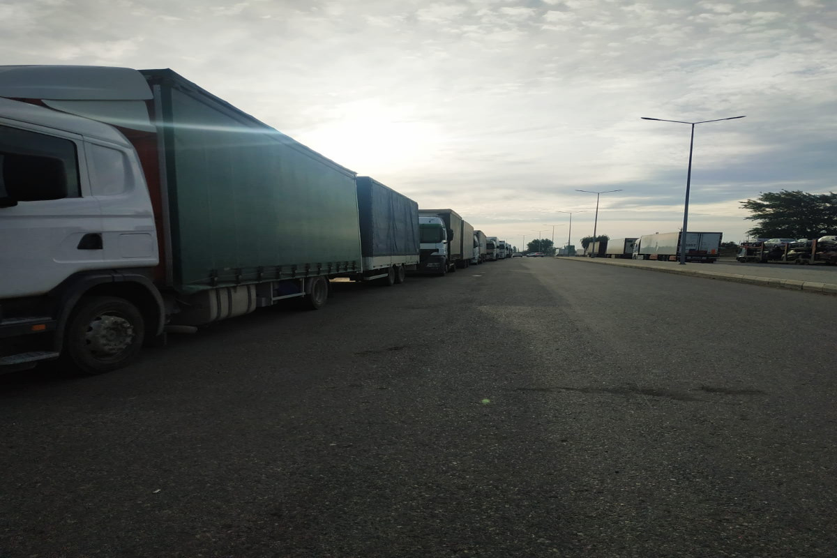 Queue of trucks occurred on Azerbaijani-Russian border-PHOTO 