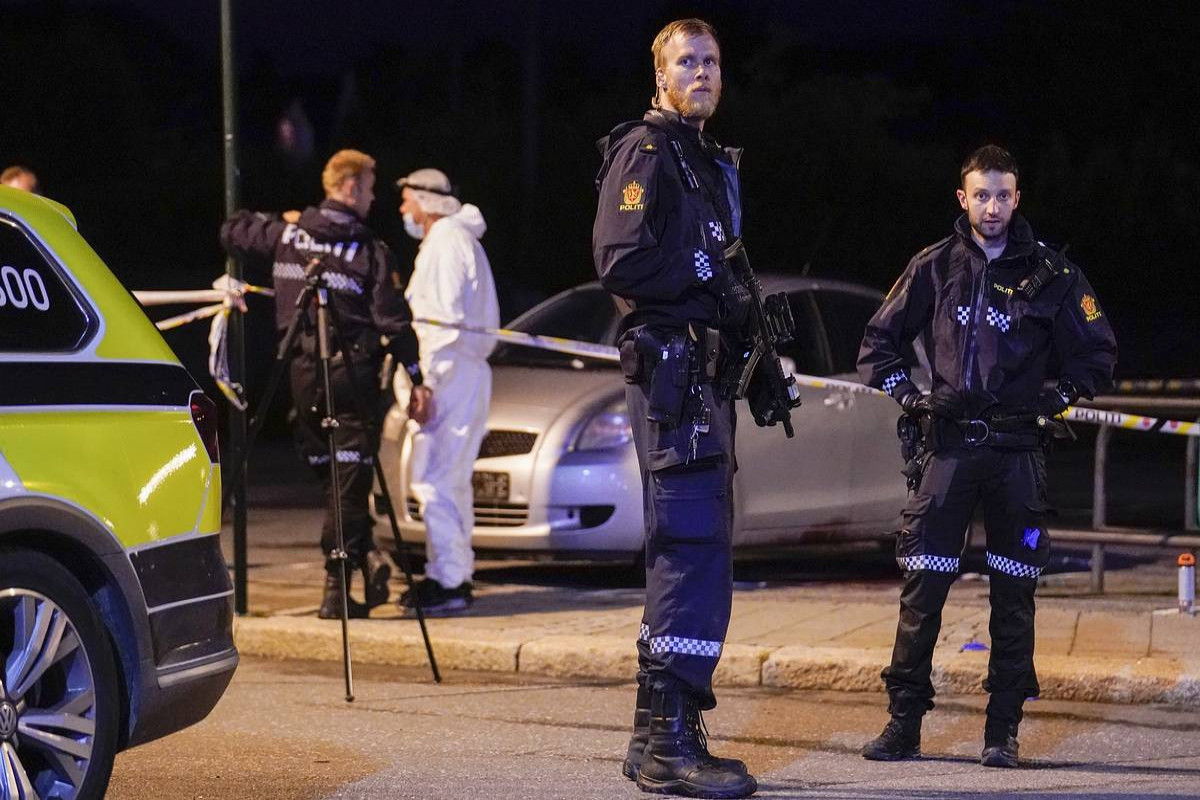 Неизвестный с луком и стрелами убил пять человек в Норвегии-ОБНОВЛЕНО 