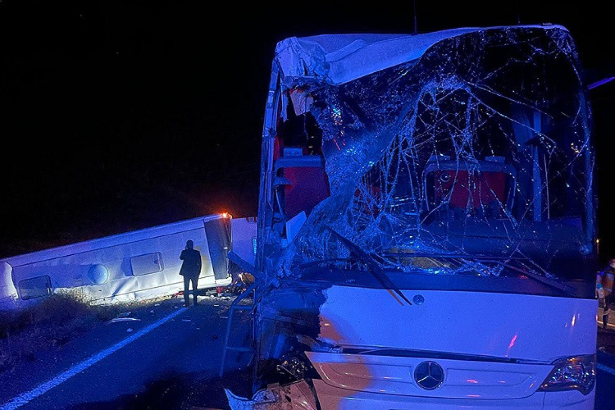 Türkiyədə şagirdlərin olduğu iki avtobus qəzaya uğrayıb, 40-dan çox yaralı var - FOTO  - VİDEO 