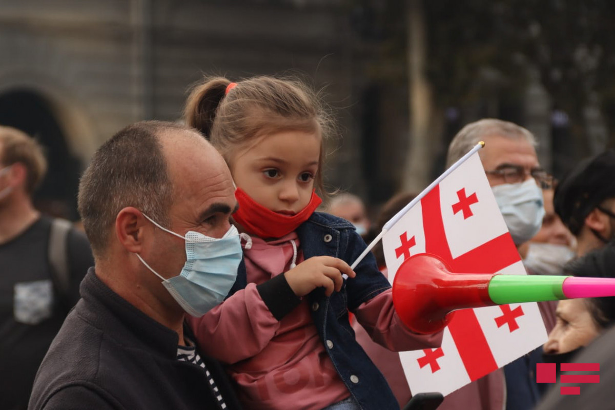 Tbilisidə Saakaşvilinin azadlığa buraxılması tələbi ilə keçirilən mitinq insidentsiz başa çatıb - FOTO  - YENİLƏNİB 