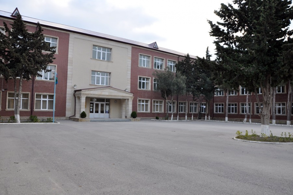 В Баку учительница умерла во время урока