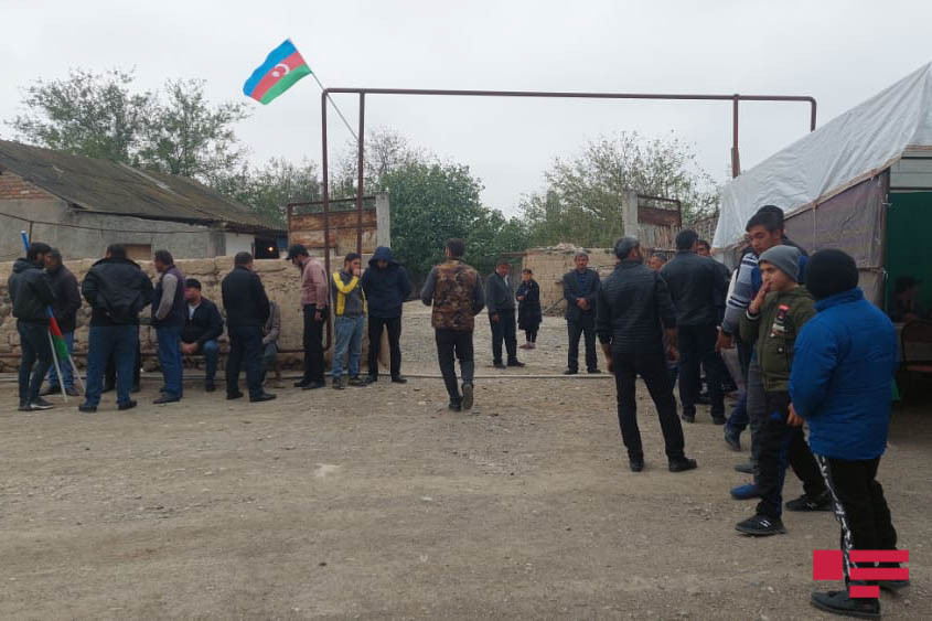 Проходит церемония прощания с шехидом Азербайджанской Армии Афганом Хамзаевым