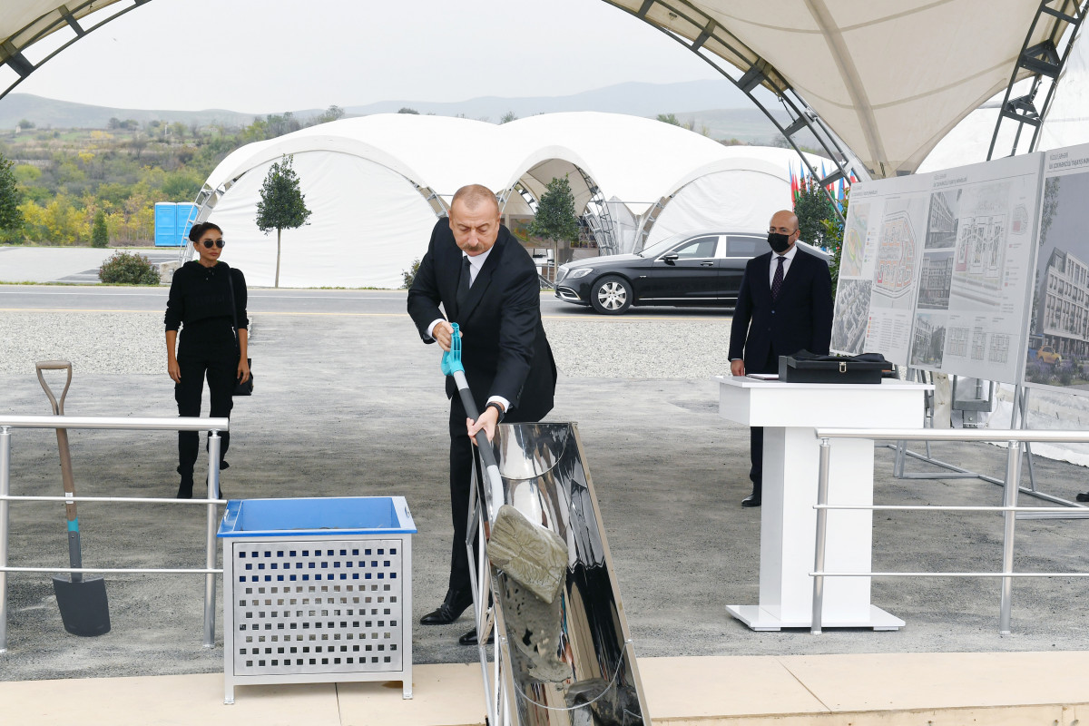 Prezident İlham Əliyev və birinci xanım Mehriban Əliyeva Füzuli şəhərində çoxmənzilli yaşayış məhəlləsinin təməlini qoyublar