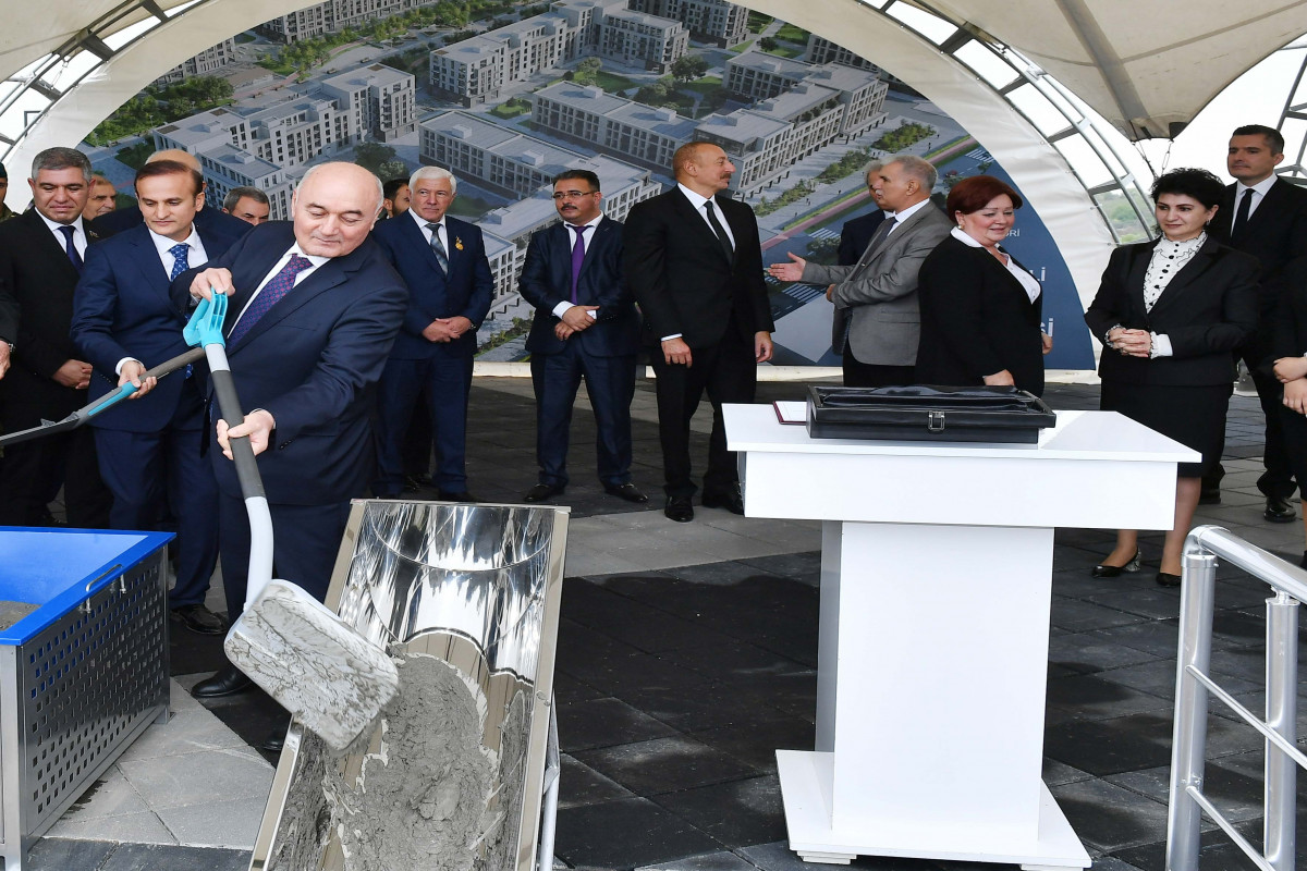 Президент и первая леди встретились с представителями общественности Физули и заложили фундамент восстановления мемориального комплекса и города