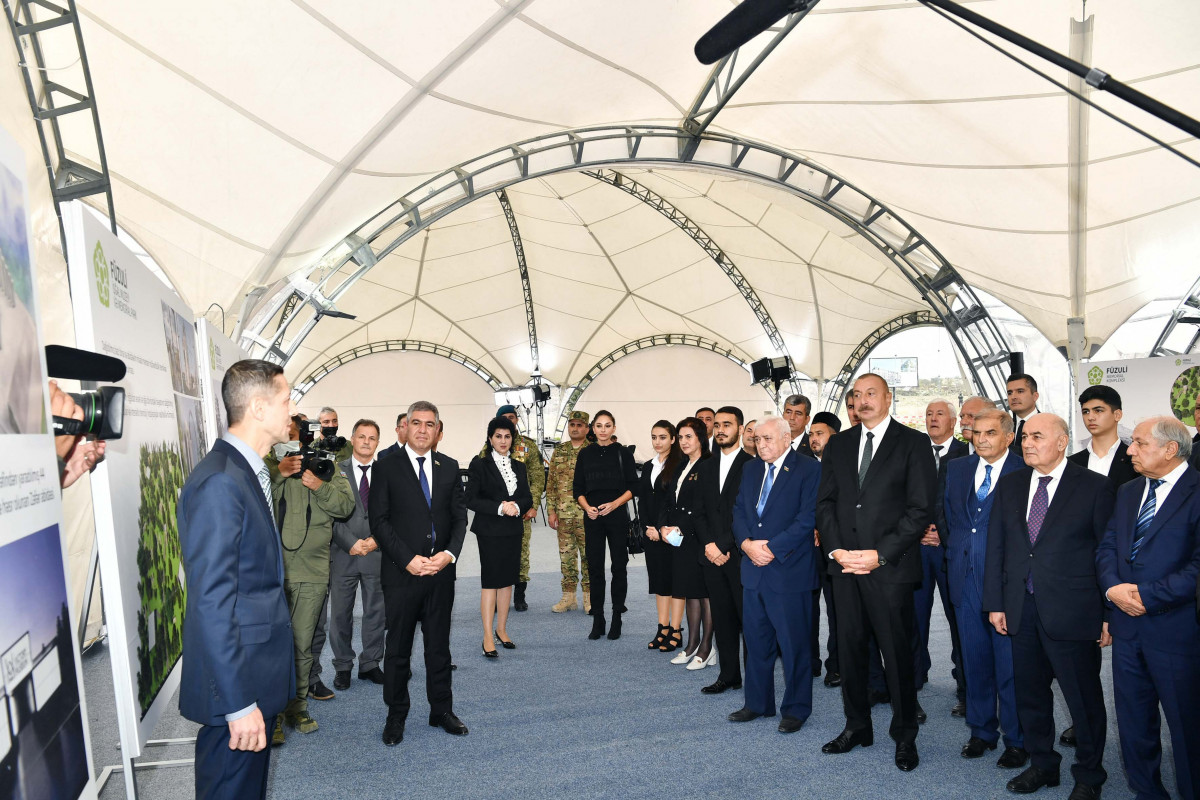 Президент и первая леди встретились с представителями общественности Физули и заложили фундамент восстановления мемориального комплекса и города