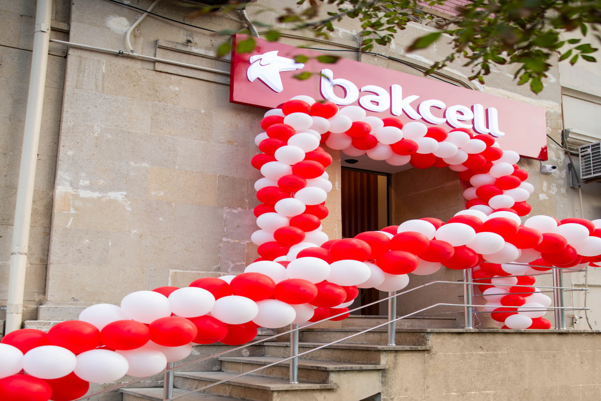 Компания Bakcell представила обновленный концептуальный магазин в центре Баку