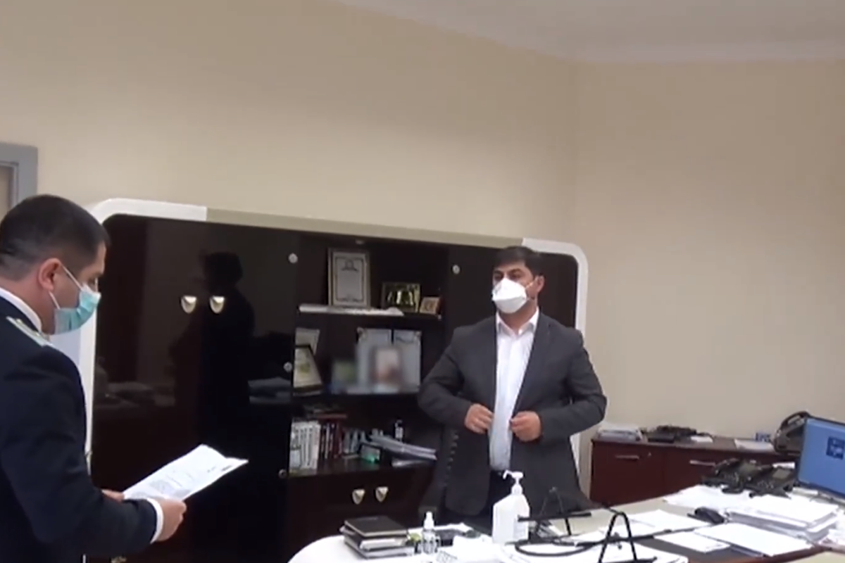 Qusar Mərkəzi Xəstəxanasının direktoru rüşvət alarkən tutulub - VİDEO 