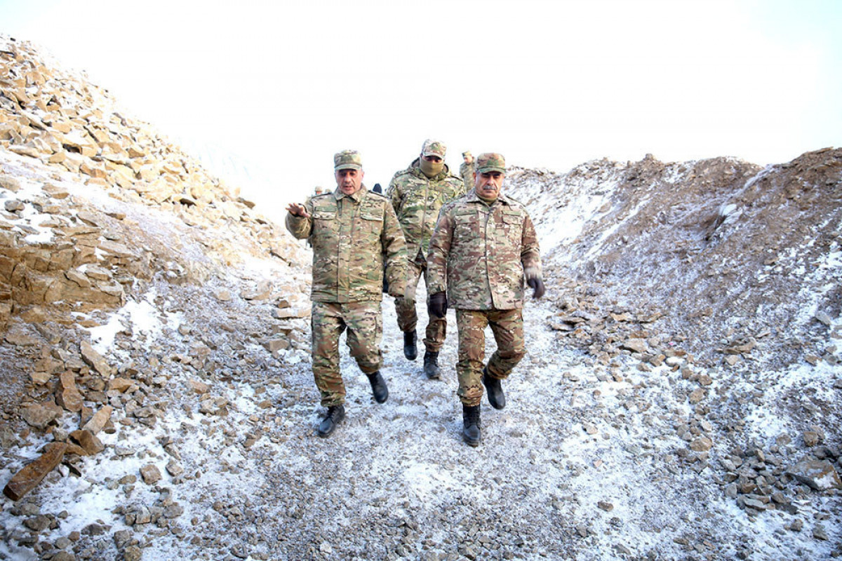 Закир Гасанов посетил боевые позиции в Кяльбаджаре и Лачине