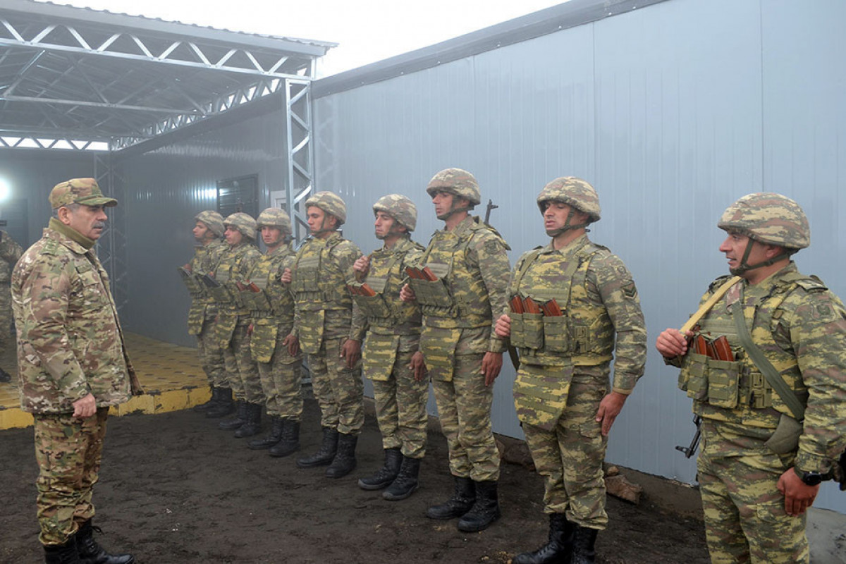 Закир Гасанов посетил боевые позиции в Кяльбаджаре и Лачине