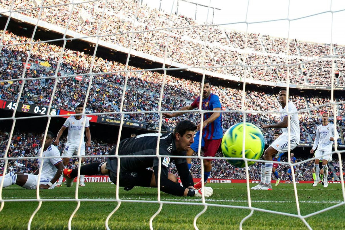 Alaba strike on Clasico debut gives Real Madrid 2-1 win at Barcelona