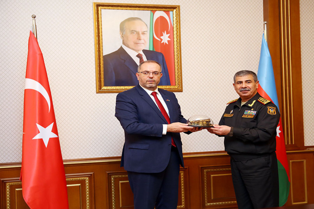 Встреча министра обороны  Закира Гасанова с ректором Национального университета обороны Турции профессором Эрханом Афьонджу