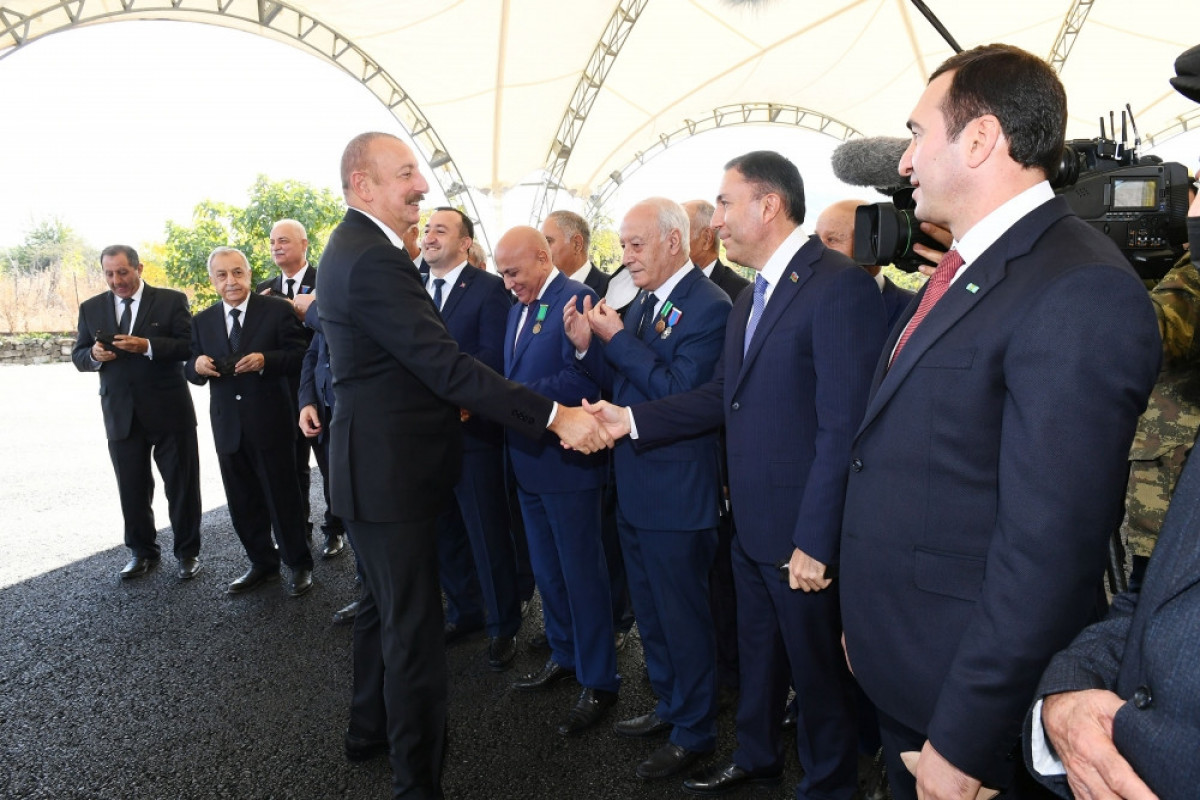 Президент Ильхам Алиев и первая леди Мехрибан Алиева встретились с представителями общественности Губадлинского района-ФОТО 