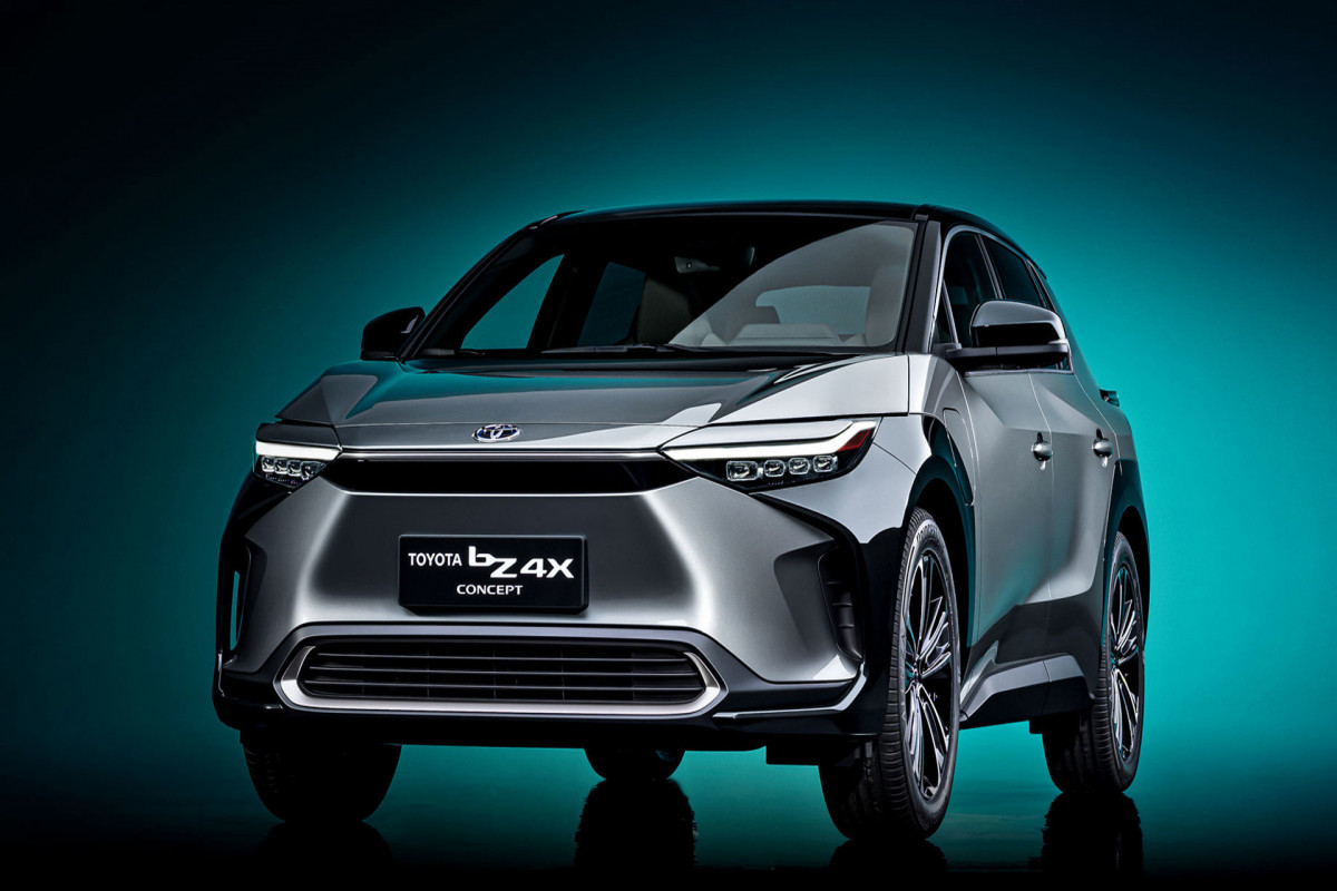 "Toyota" gələn il ilk elektromobilinin satışlarına başlayacaq