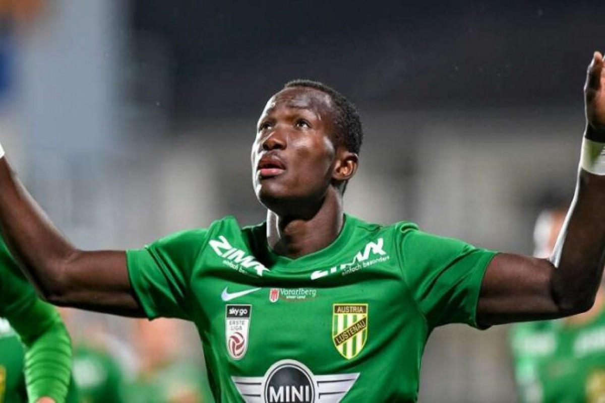 Qanalı futbolçu oyun zamanı infarkt keçirib