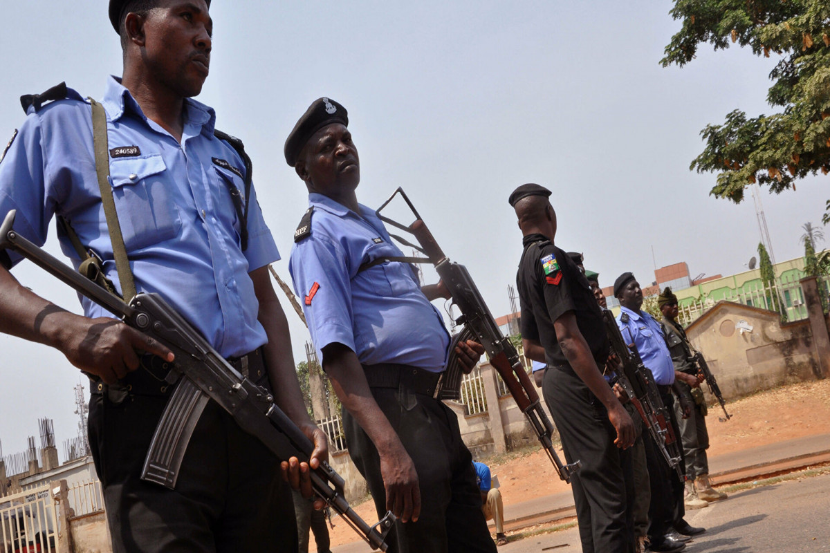 В Нигерии бандиты напали на школу и похитили более 100 учеников