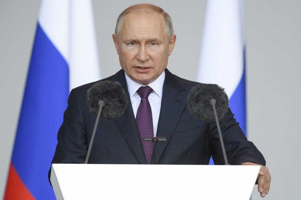 Putin: Economic life recovers and goes back to normal