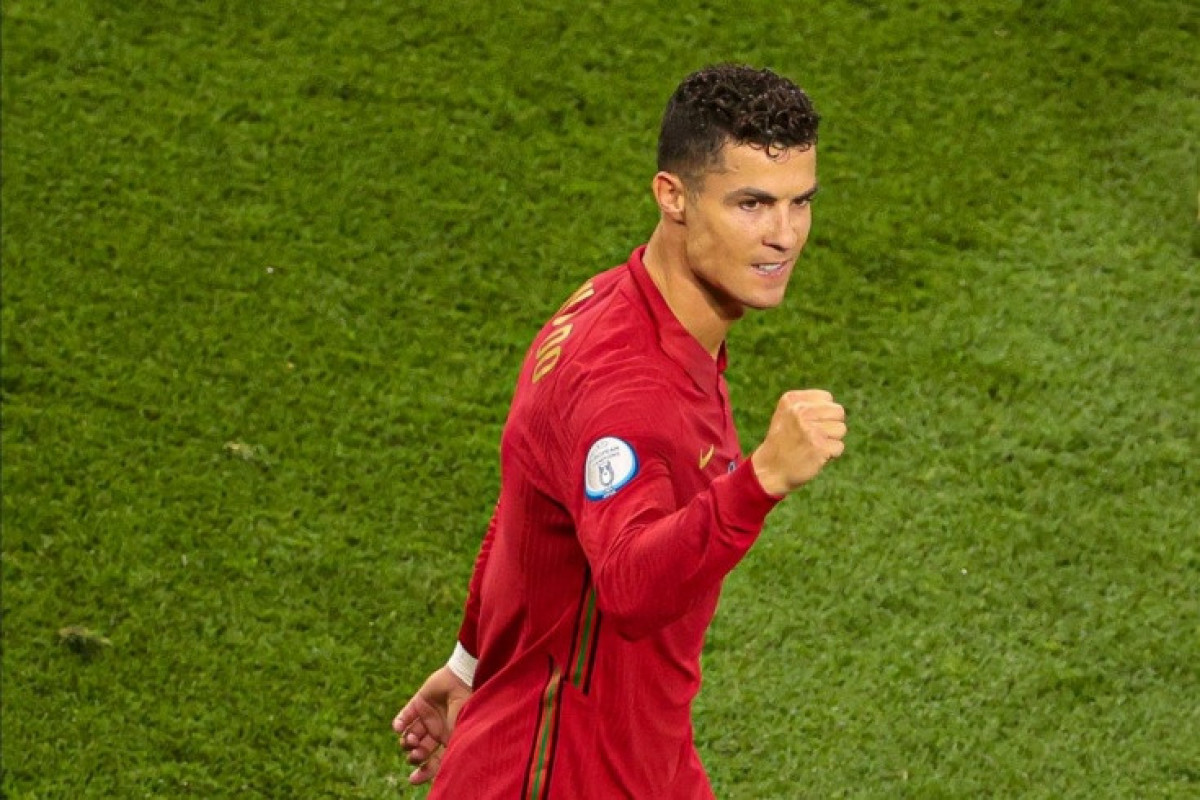 Kriştiano Ronaldo Ginnesin rekordları kitabına düşüb