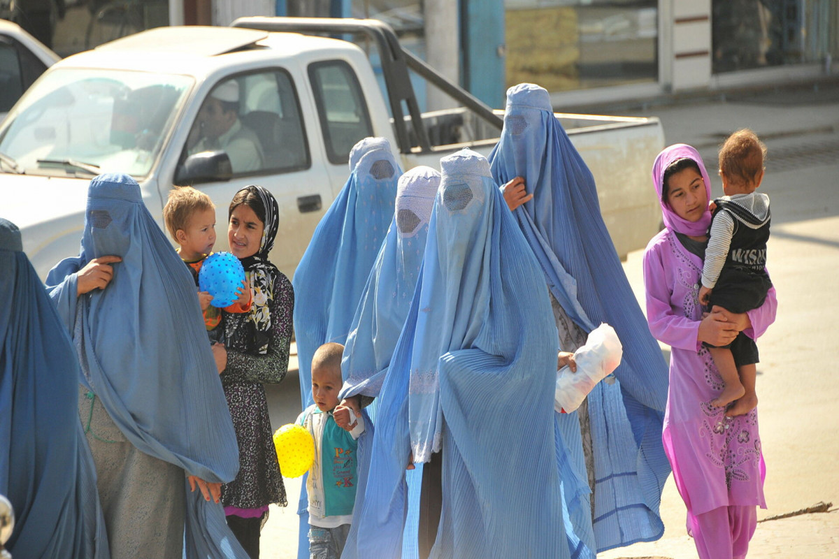 Талибы пообещали дать женщинам в хиджабе доступ к образованию и работе