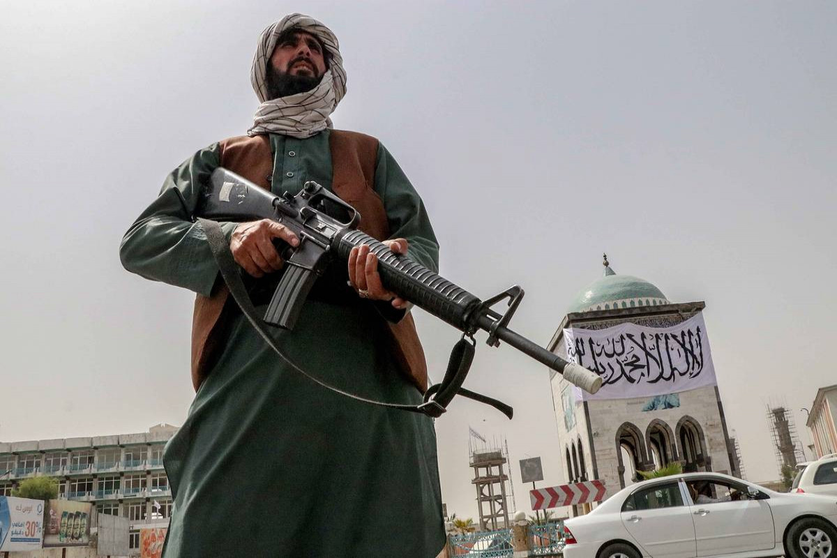 Талибы задержали четырех человек за применение насилия в отношении протестующих женщин