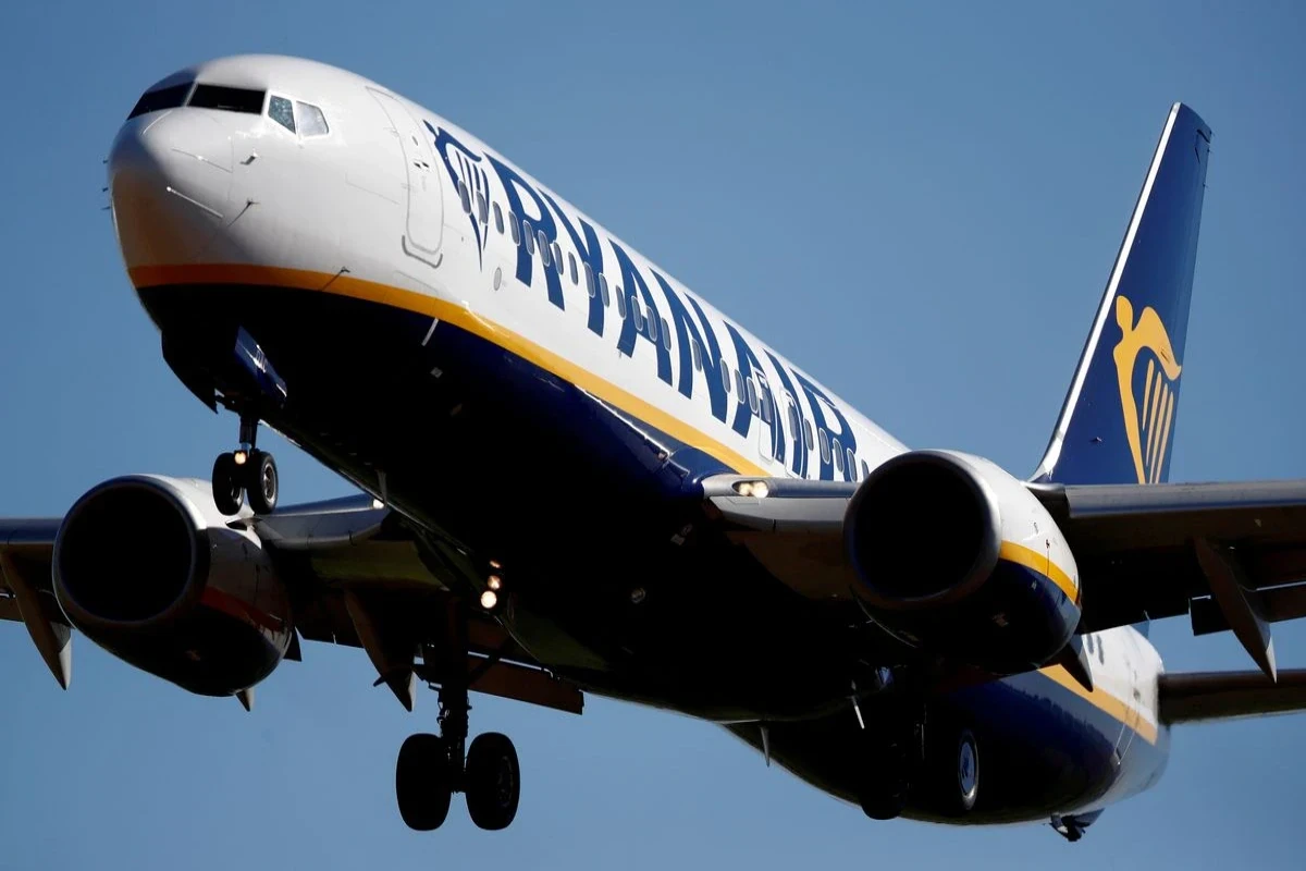 Ryanair says ends talks with Boeing on large jet order
