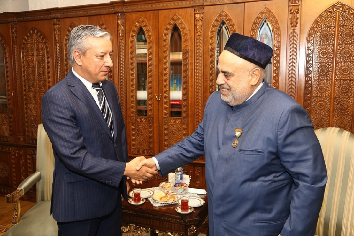 Президент Узбекистана наградил Аллахшукюра Пашазаде