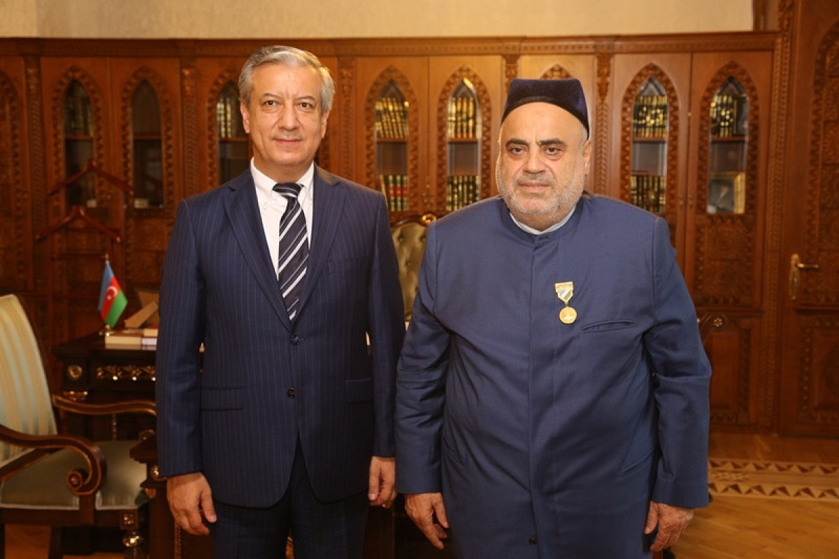 Президент Узбекистана наградил Аллахшукюра Пашазаде