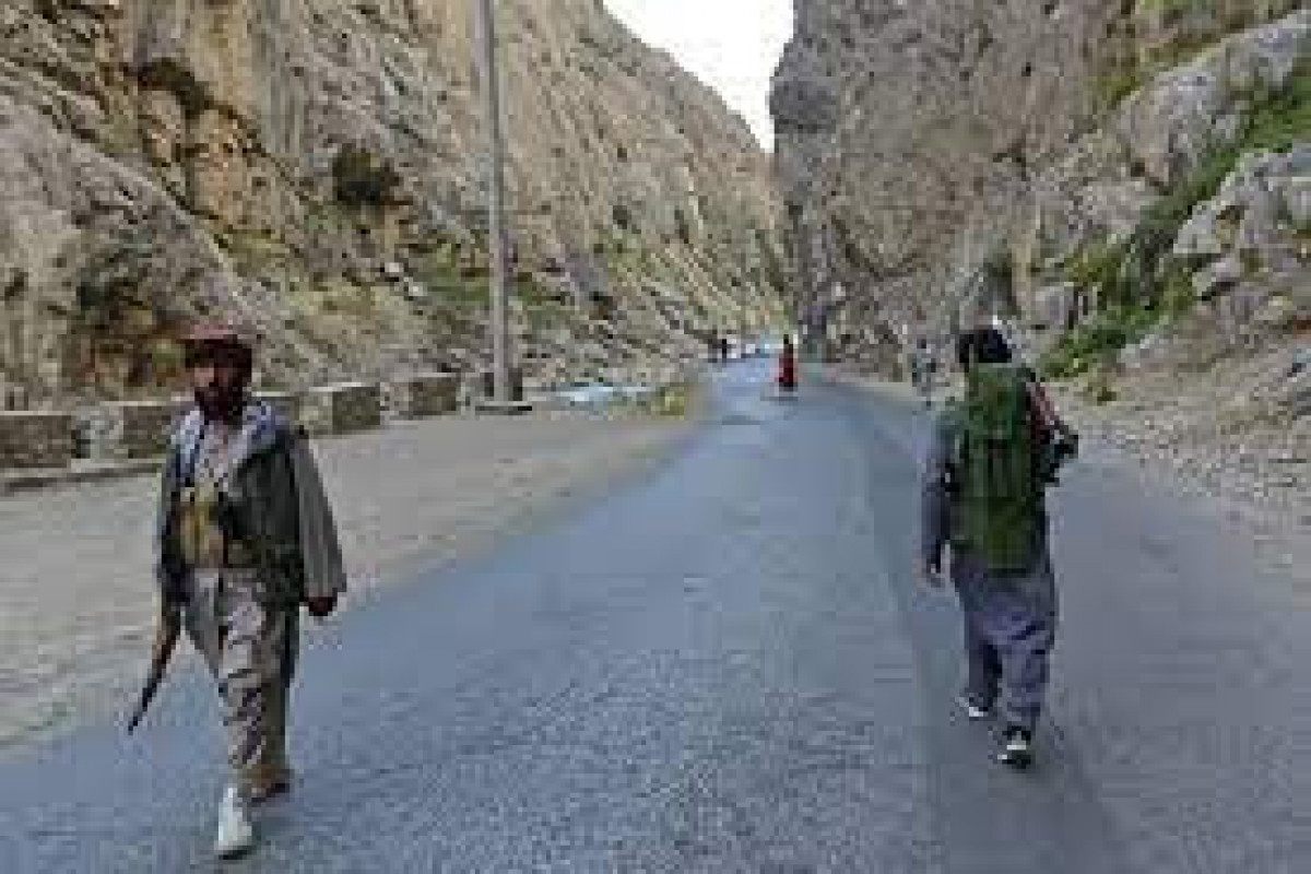 Panjshir Valley residents flee to the mountains