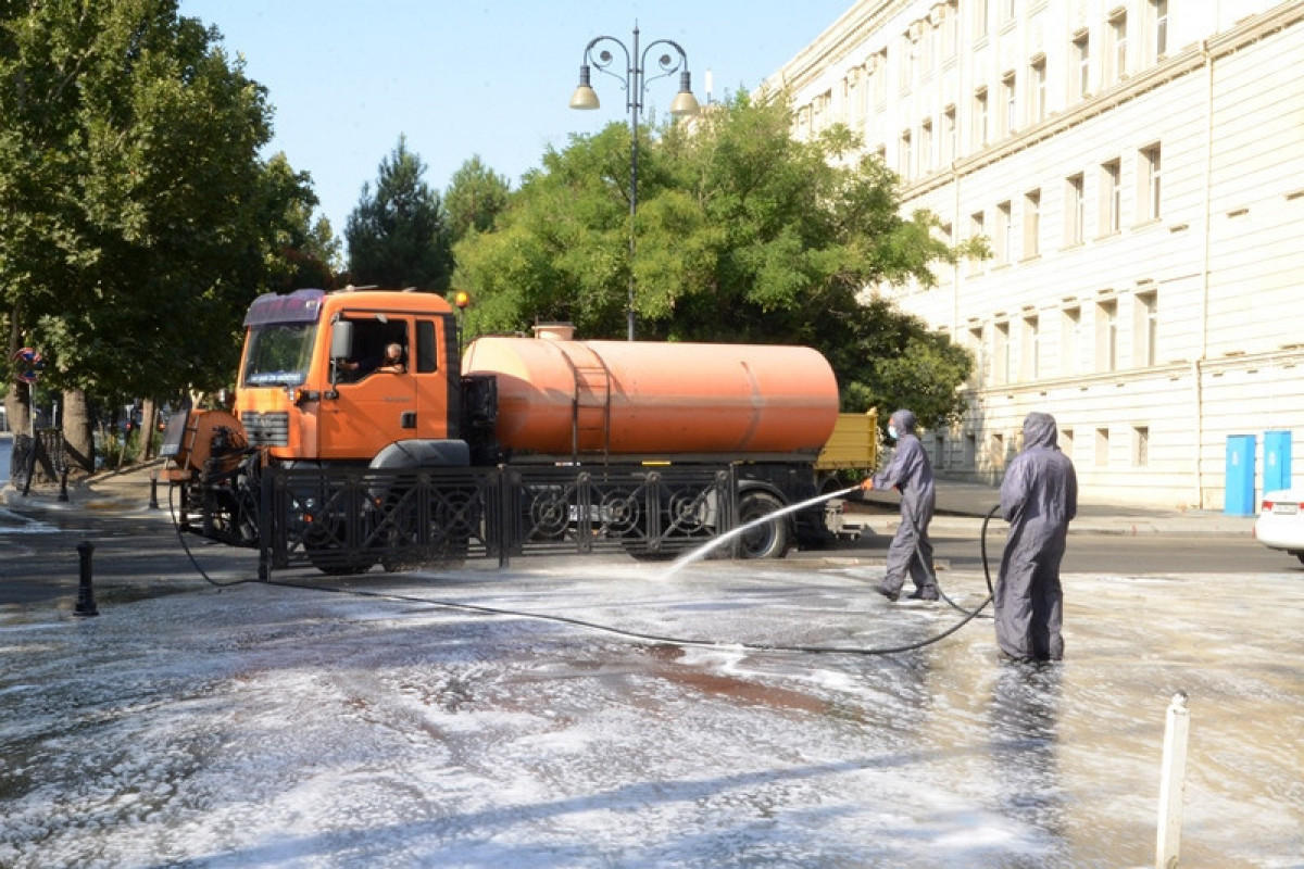 В Баку проводятся очередные дезинфекционные работы-ФОТО 