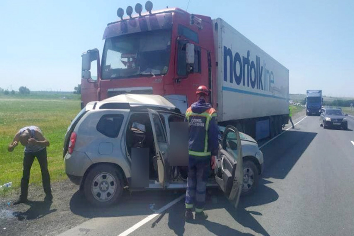 Rusiyada “KamAZ”la minik avtomobilinin toqquşması nəticəsində 3 nəfər ölüb