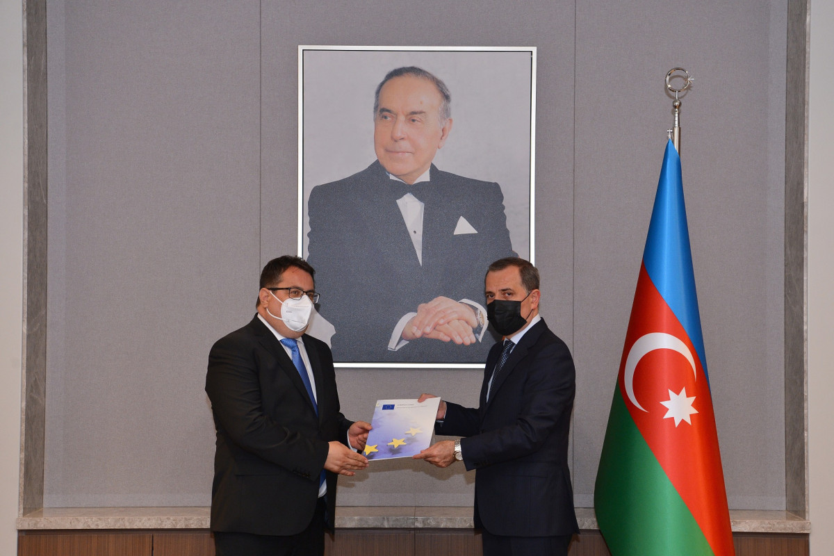 Джейхун Байрамов встретился с новоназначенным представителем ЕС в Азербайджане Петром Михалко