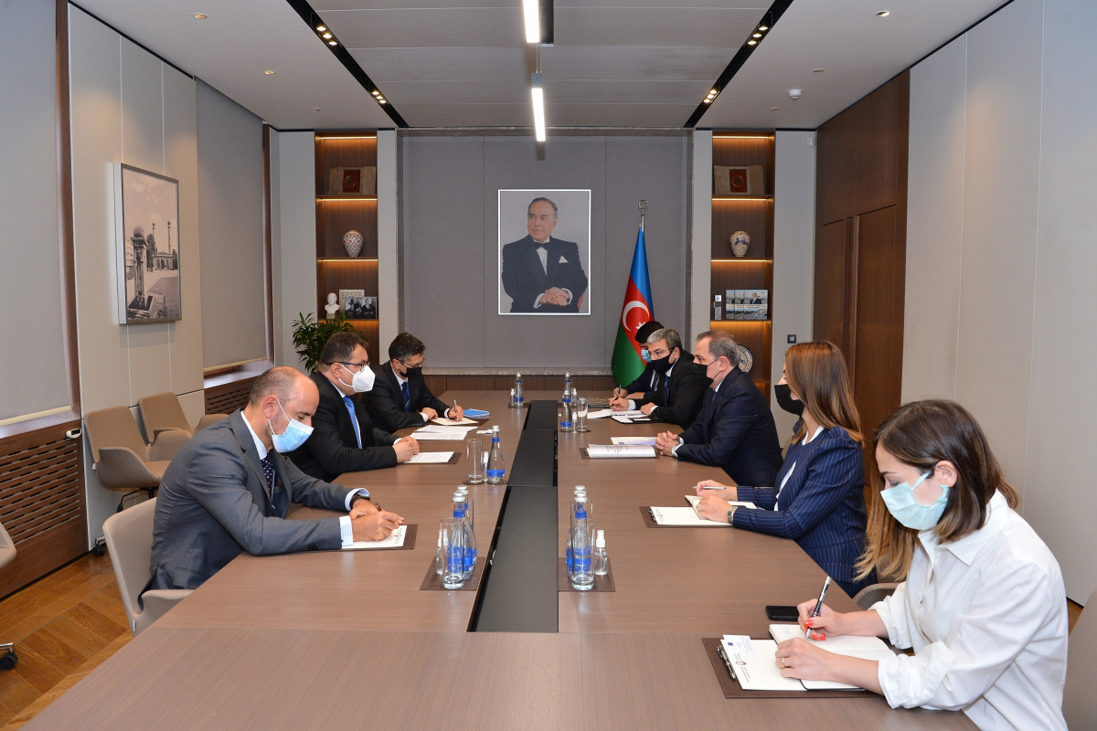 Джейхун Байрамов встретился с новоназначенным представителем ЕС в Азербайджане Петром Михалко