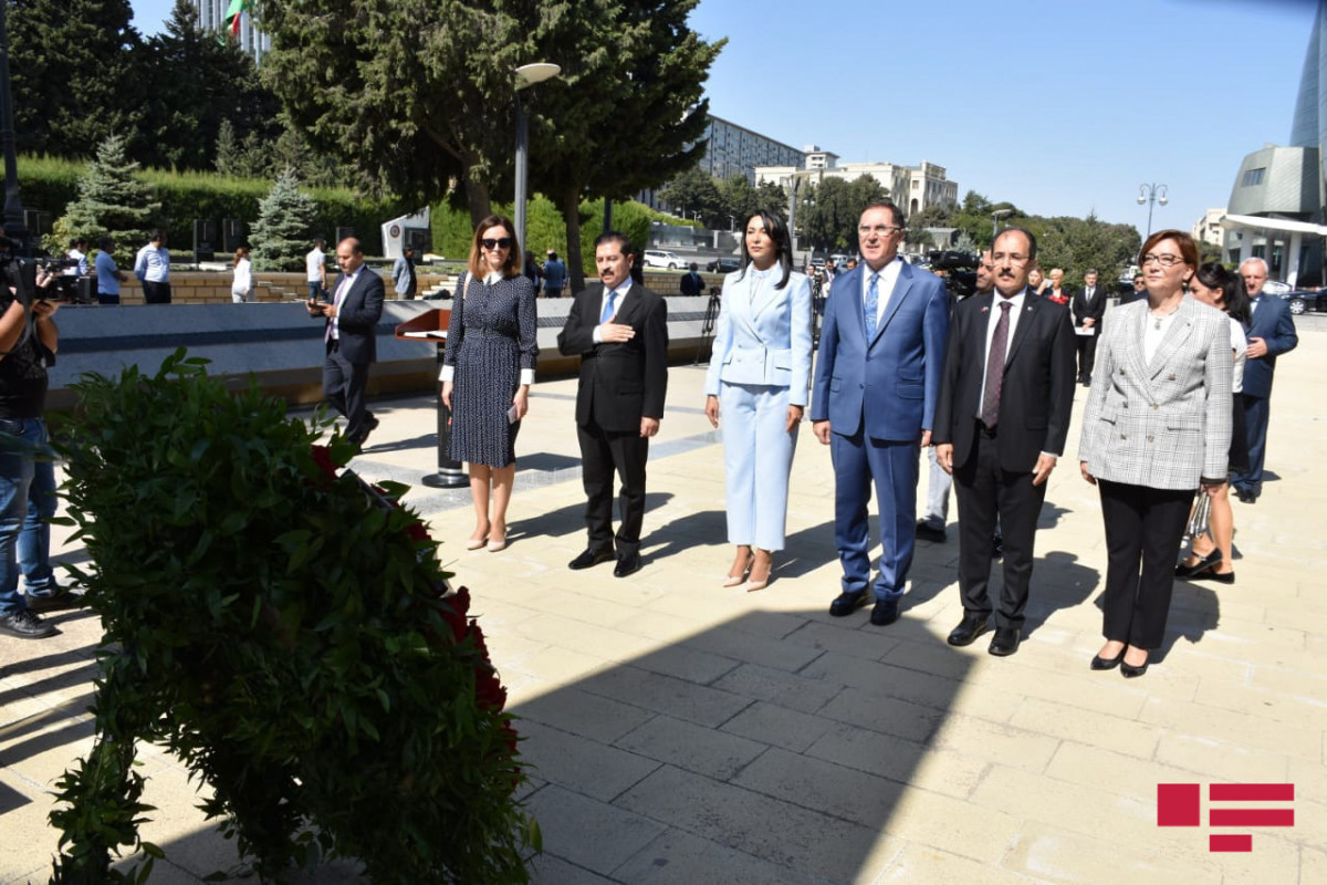 Представители Ассоциации омбудсменов ОИС посетили Аллею шехидов и Мемориал турецким воинам
