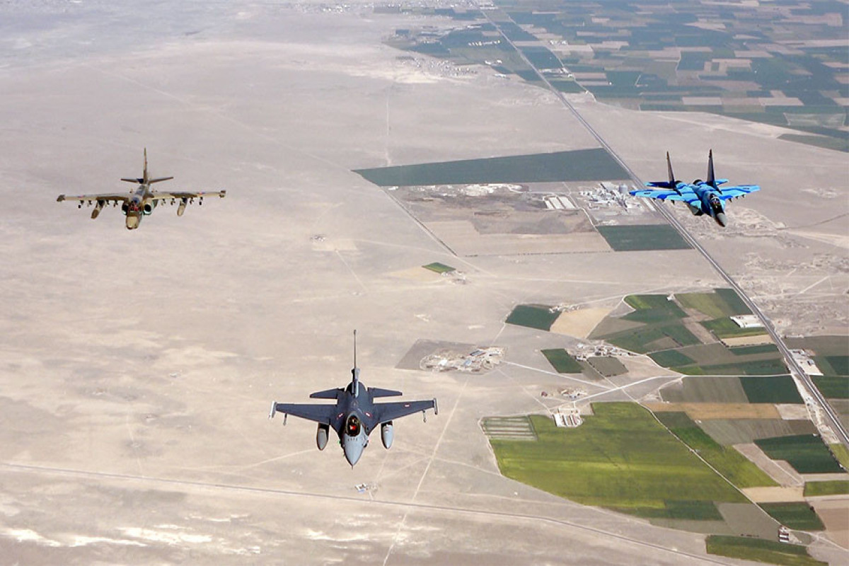 Азербайджанские и турецкие военные самолеты выполнили боевые полеты на совместных учениях