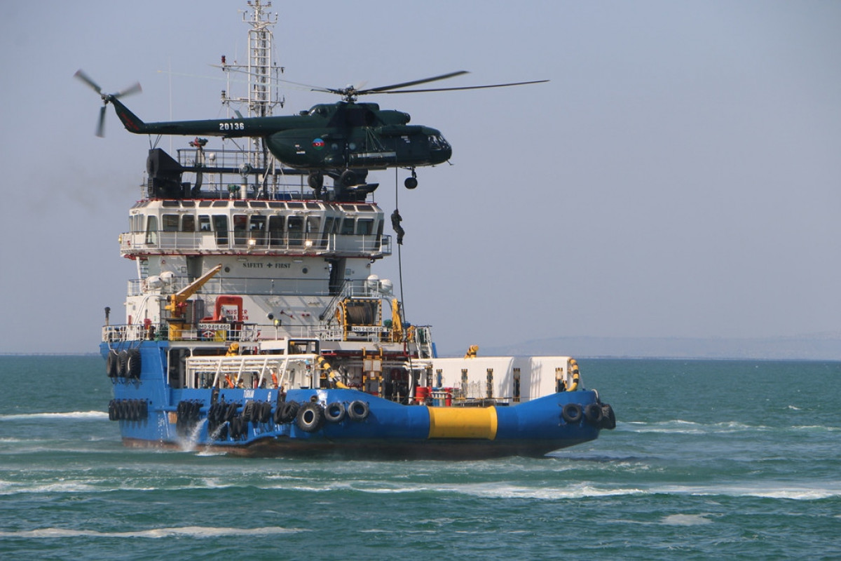 Azerbaijan’s SBS holds training in the Caspian Sea