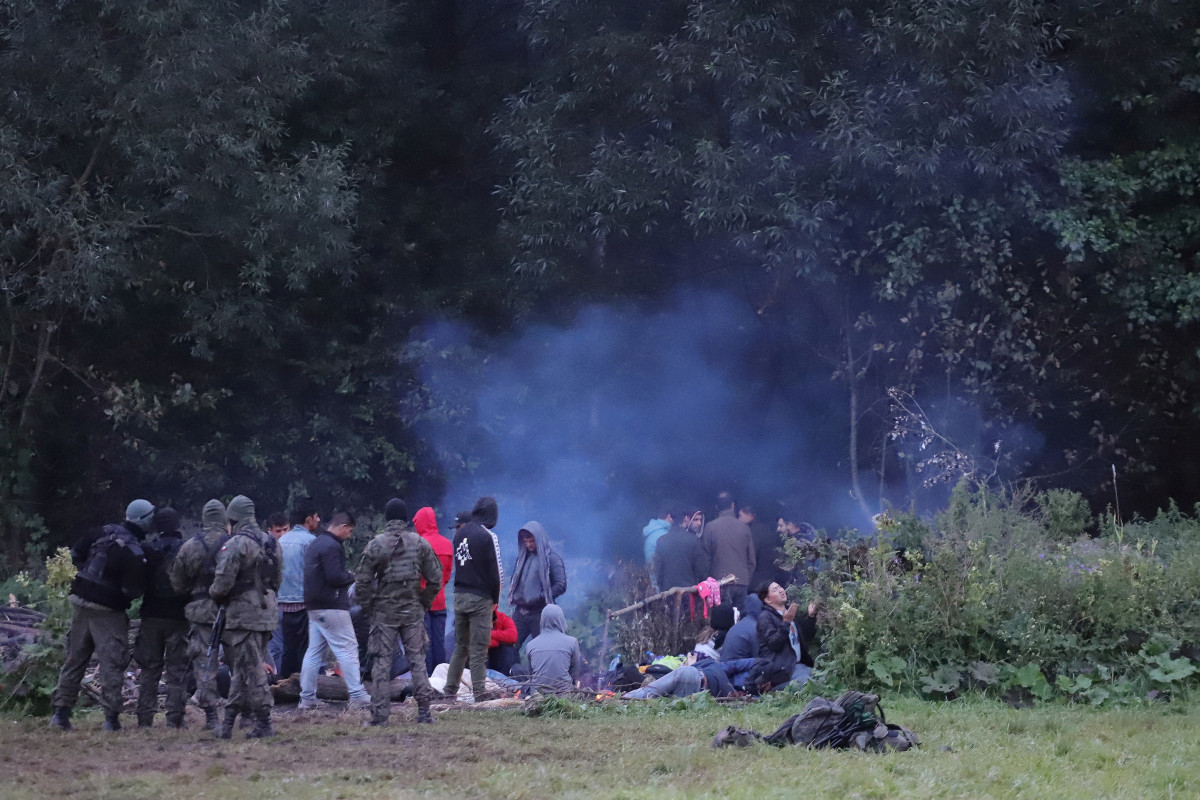 Польские пограничники спасли из болота восьмерых нелегалов