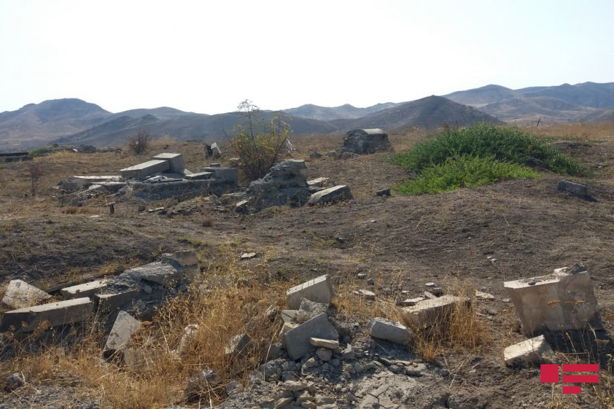 Georgian journalists visited Jabrayil city graveyard which was subjected to Armenian vandalism-PHOTO 