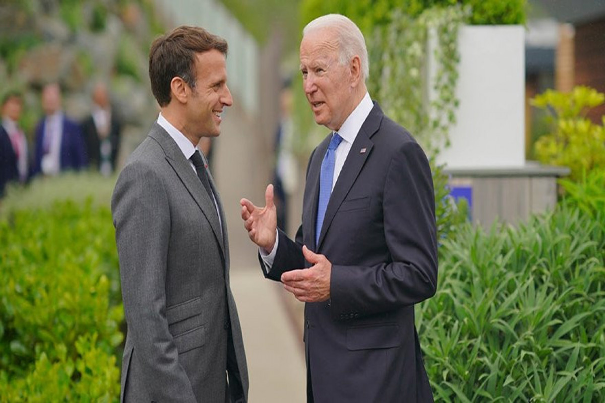 Президенты США и Франции Джо Байден и Эммануэль Макрон