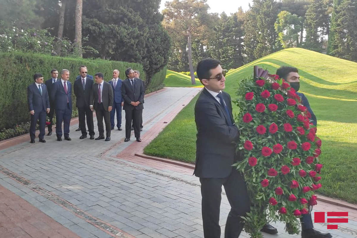 Delegation led by Chairperson of OIC Independent Permanent Human Rights Commission visits Alley of Honor