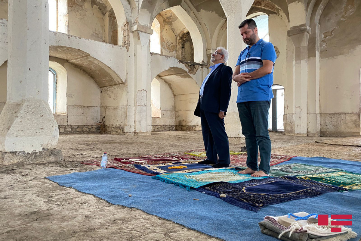 Замминистра иностранных дел Ирана совершил намаз в агдамской мечети Джума