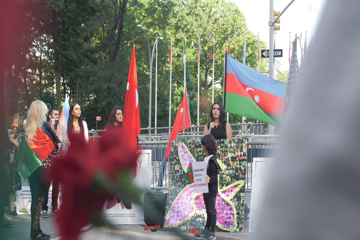 Перед штаб-квартирой ООН прошла акция в честь Дня памяти-ФОТО 