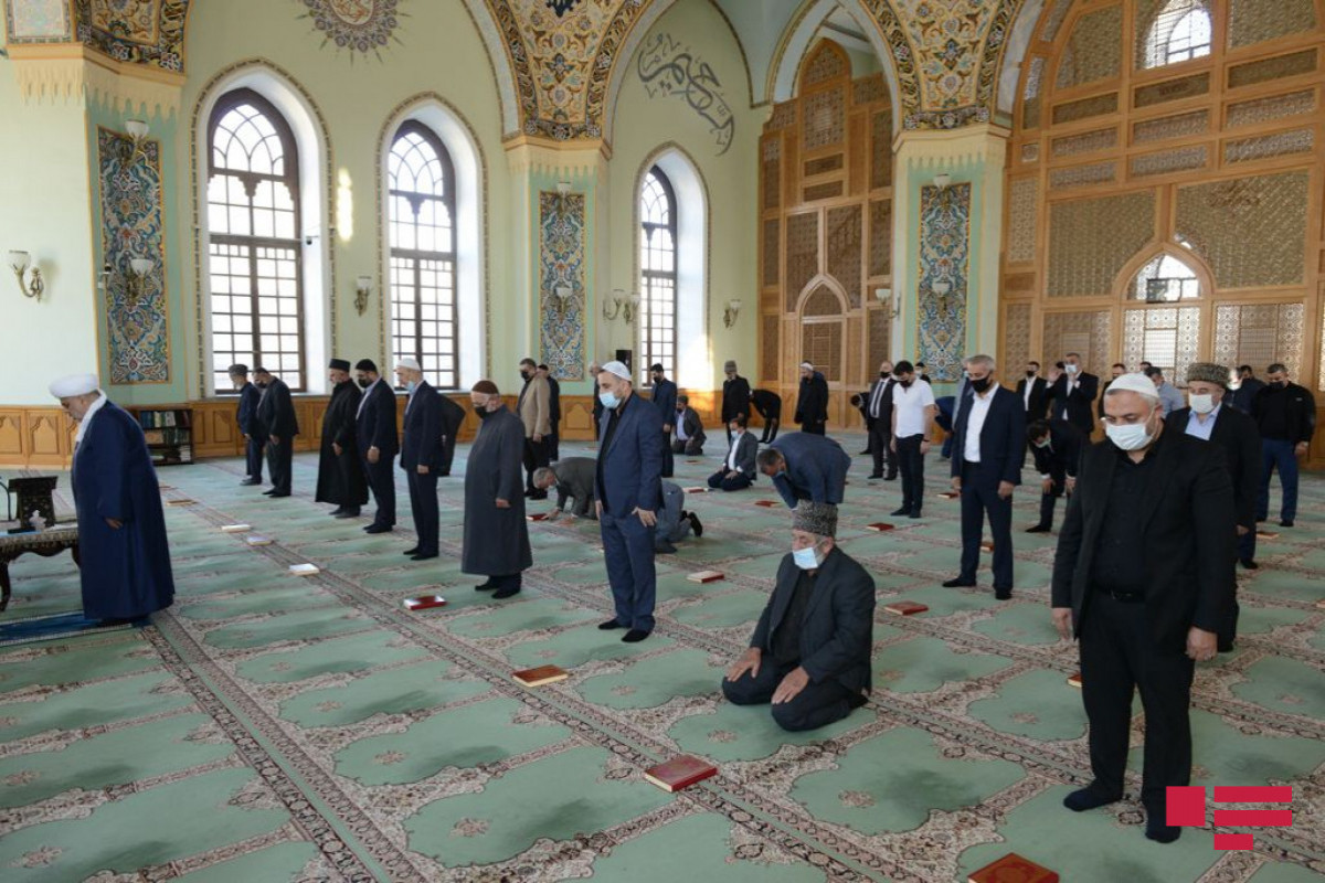 В мечети Тезепир прочитаны молитвы за упокой душ шехидов