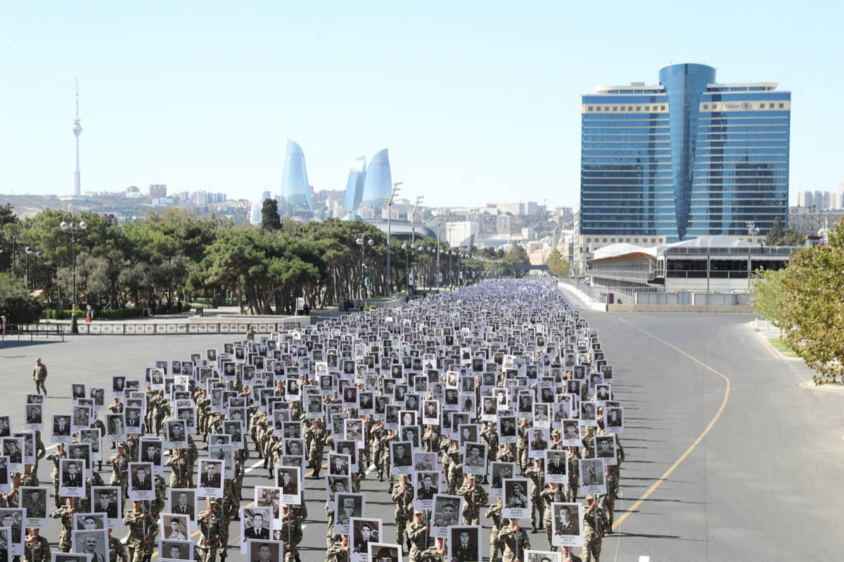 Шествие в знак уважения к памяти наших солдат и офицеров, погибших в боях за территориальную целостность Азербайджана во время Отечественной войны