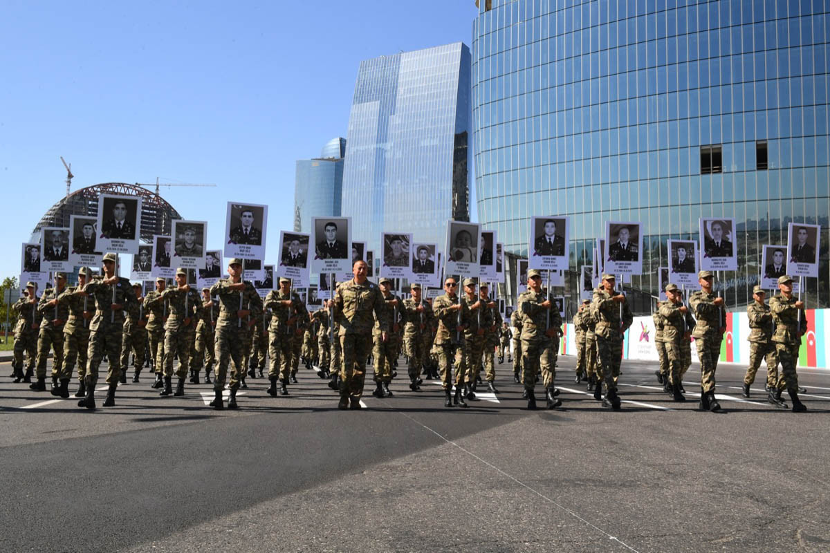 March to pay tribute to memory of Patriotic War martyrs held in Baku, Azerbaijani President, First Lady joined the march