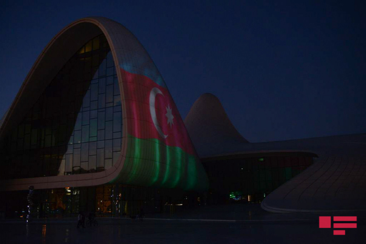 Azerbaijani flag projected on some buildings in Baku on Remembrance Day-PHOTO 