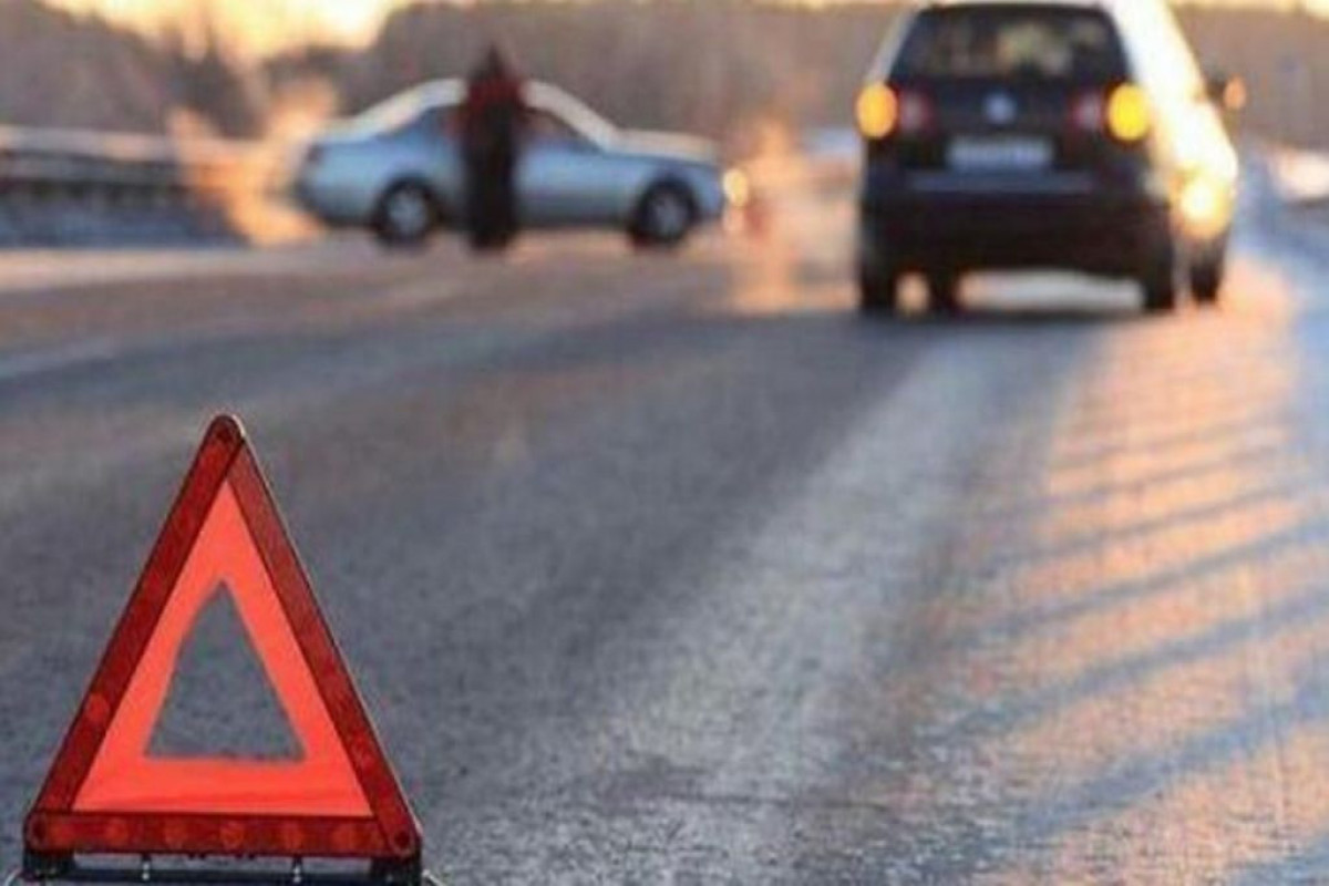 Goranboyda avtomobilini təmir edən sürücünü digər maşın vuraraq öldürüb - VİDEO 